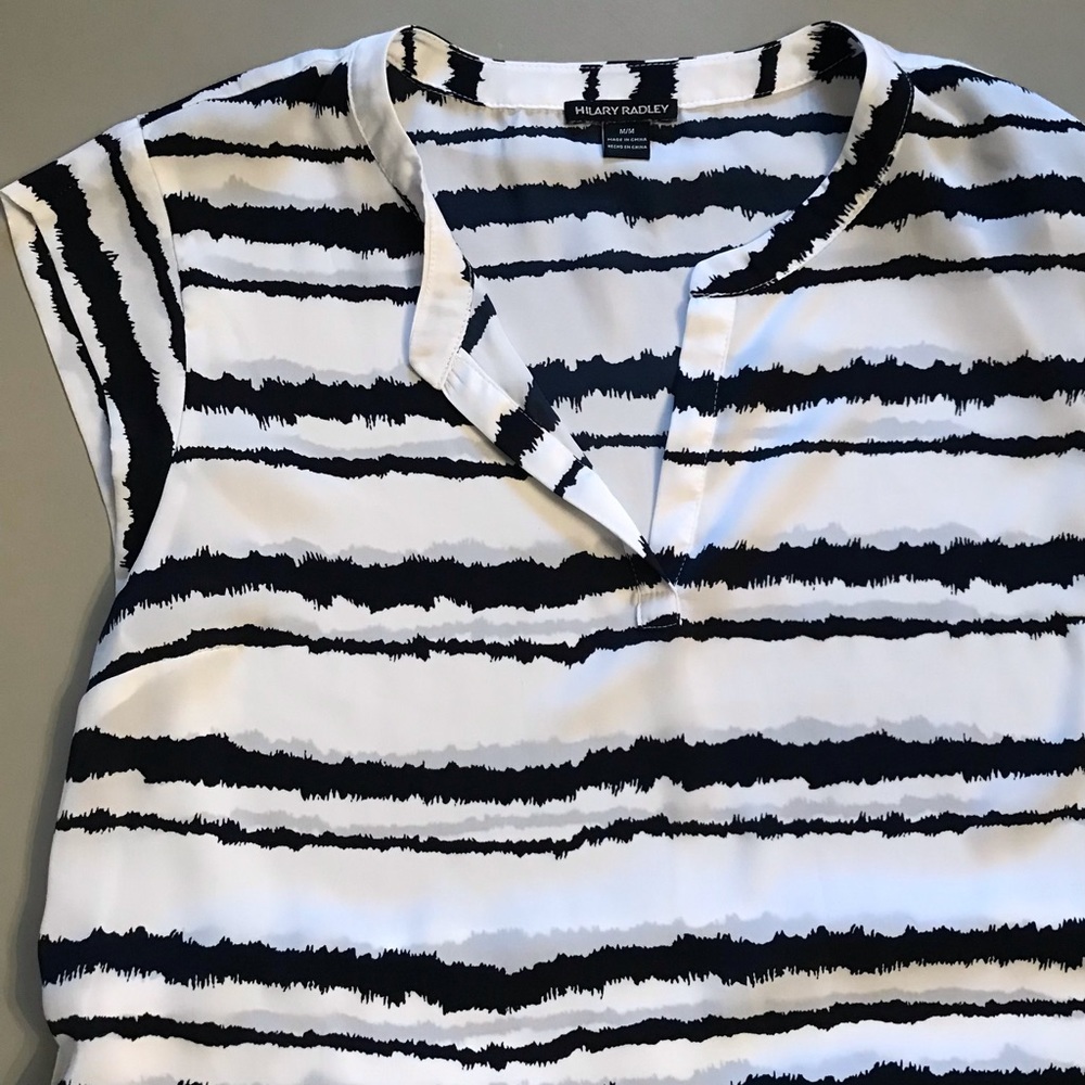 HILARY RADLEY Pullover Flat Band V-Placket Collar Cap Sleeve Lightweight Blouse
